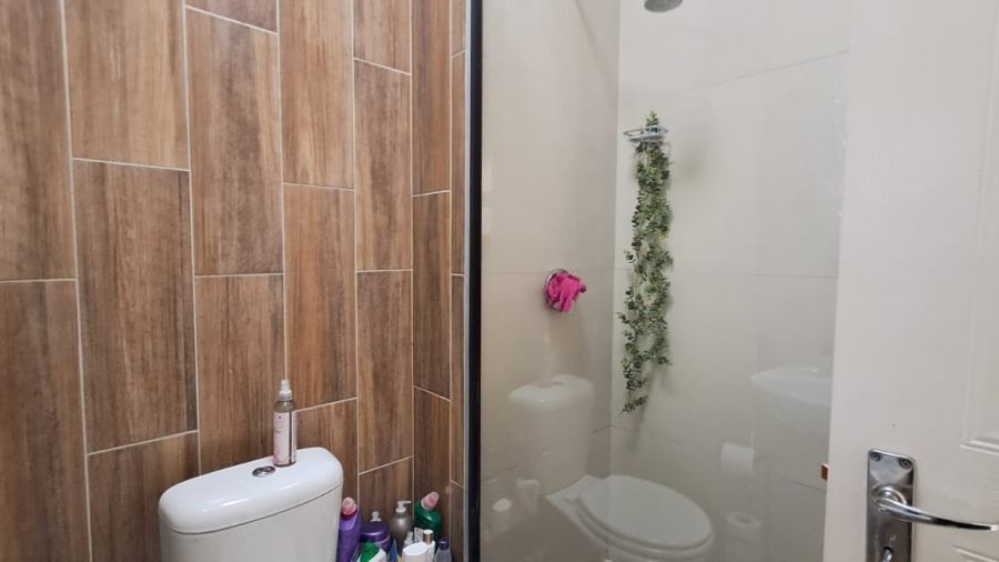 To Let 2 Bedroom Property for Rent in Buh Rein Estate Western Cape